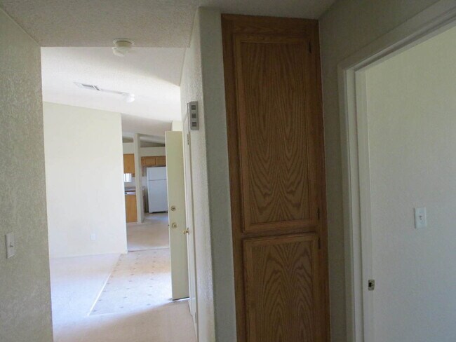 Foto del edificio - Clean .... Well maintained home ...