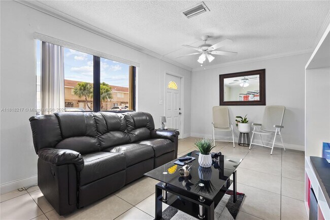 Foto del edificio - 8360 NW 8th St