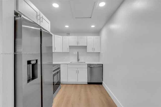 Building Photo - 301 SW 135th Ave