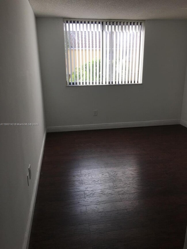 Foto del edificio - 8261 NW 8th St