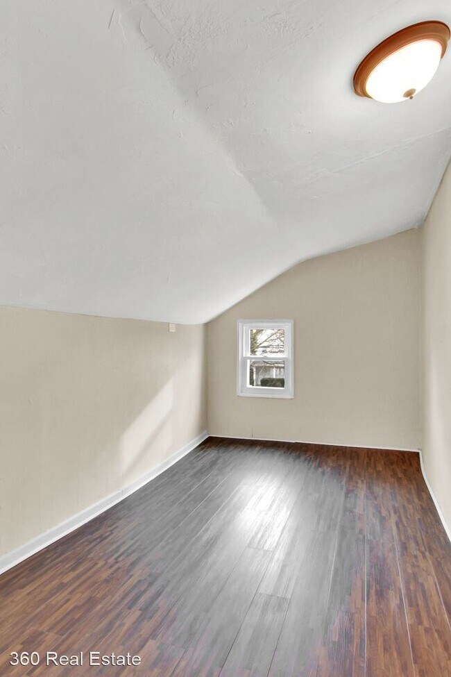 Foto del edificio - 4 br, 2 bath House - 556 Main St