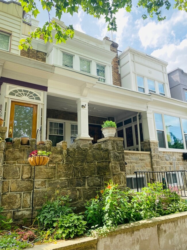 Building Photo - 882 Corinthian Ave