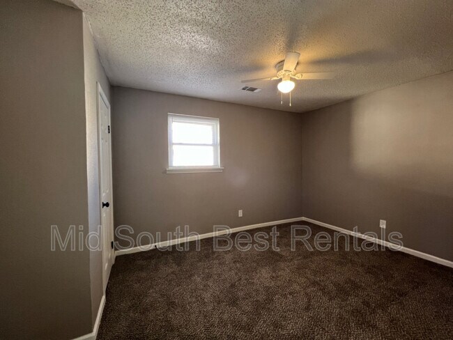 Foto del edificio - 423 Delta Rd