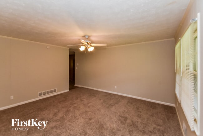 Building Photo - 4819 Lehigh Dr