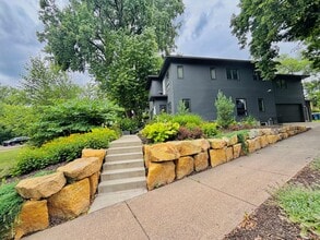 720 E Minnehaha Pkwy
