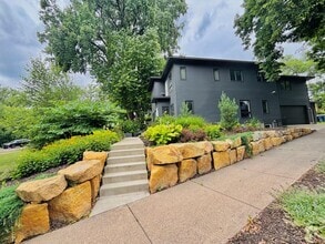 Building Photo - 720 E Minnehaha Pkwy