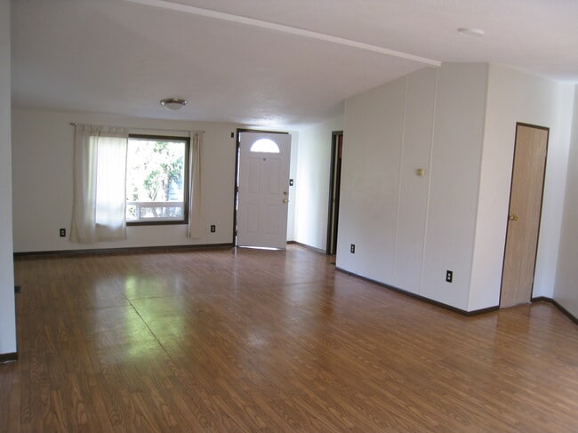 Building Photo - 704 SE 26th Ave