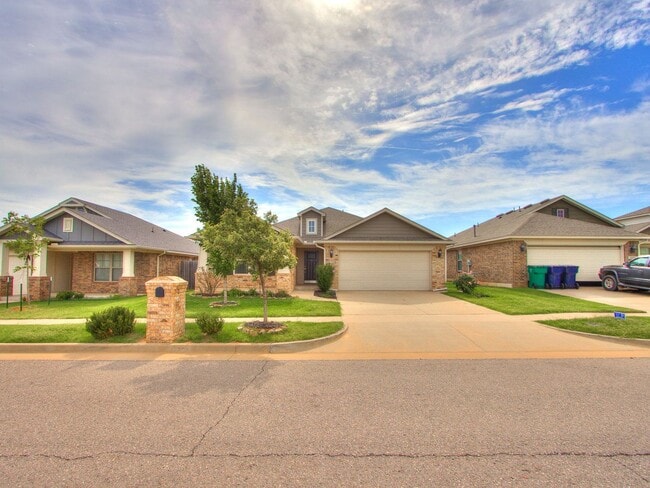 Building Photo - 15704 Caney Dr