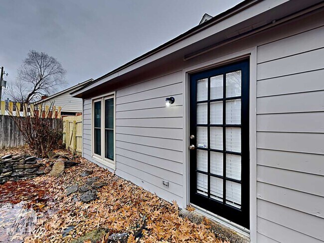 Foto del edificio - 4569 Falkland Dr