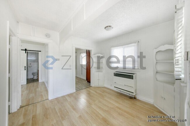 Building Photo - 5316 S Budlong Ave