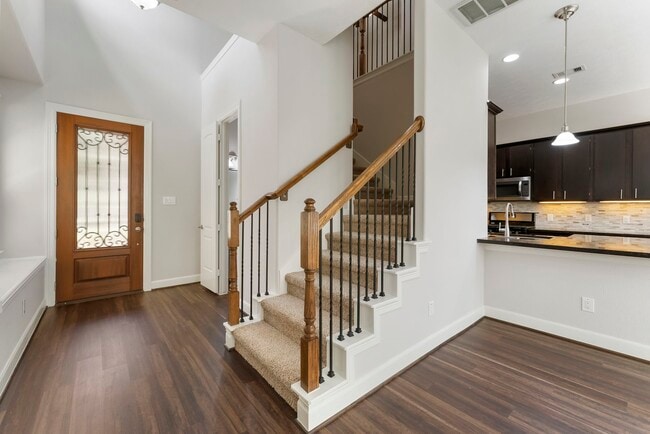 Building Photo - 31 Aventura Pl