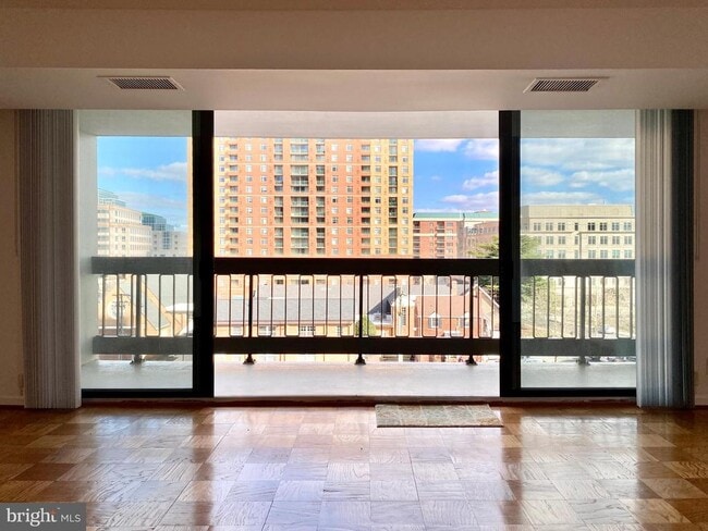 Building Photo - 3800 Fairfax Dr