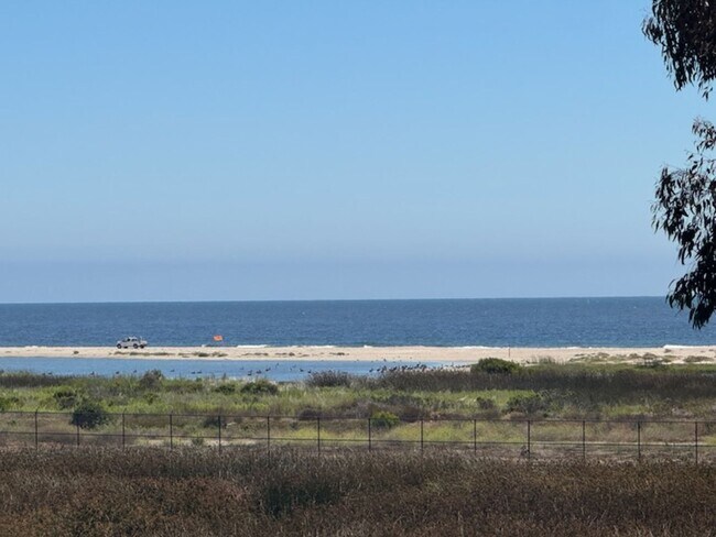 Foto del edificio - Three minutes from the beach!