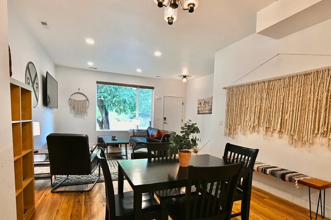 Foto del edificio - 829 S Main St