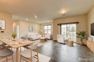 Building Photo - 722 Lorhan Dr