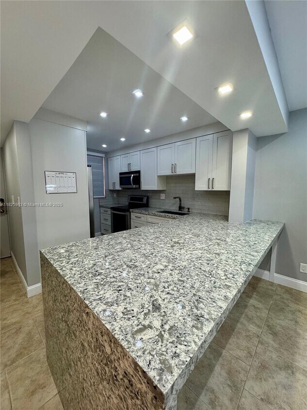 Foto principal - 8437 Forest Hills Dr