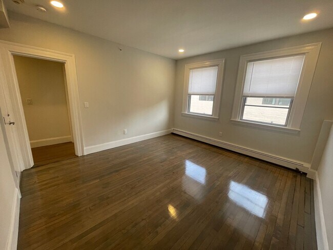 Building Photo - Newton | 1 Bedroom, 1 Bathroom | $2,250 | ...