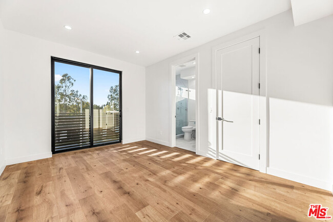 Building Photo - 5120 1/2 Laurel Canyon Blvd