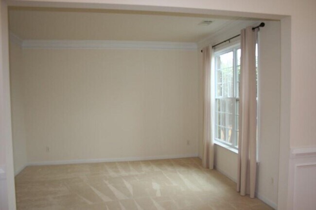 Building Photo - 212 Autumn Trail