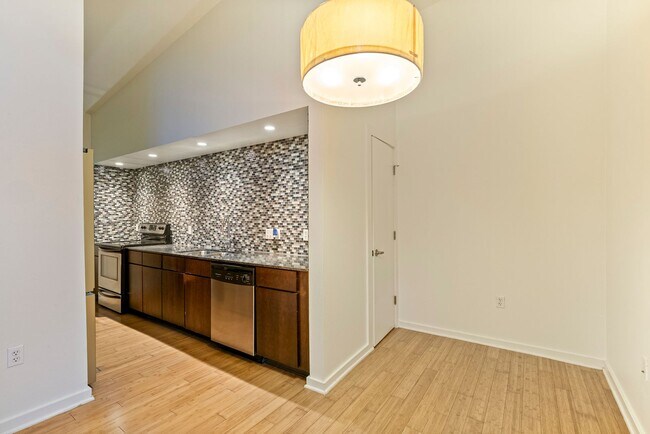 Foto del edificio - Stunning 1 bedroom, 1 bathroom home in Ako...