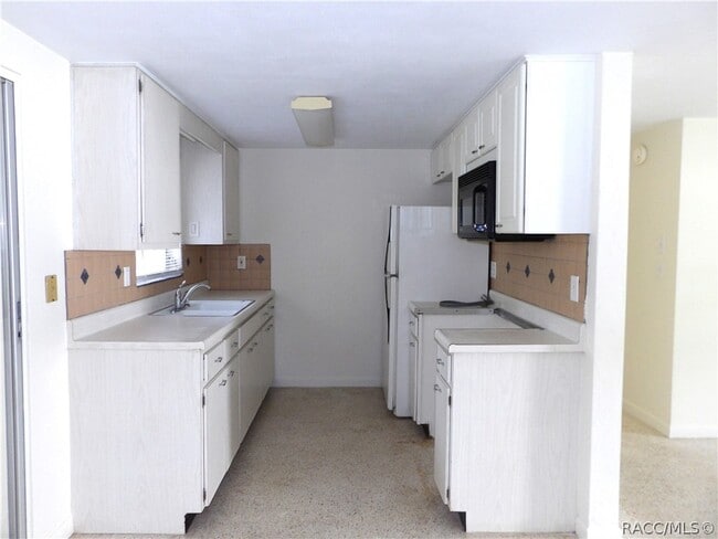 Building Photo - 8 E Golden St