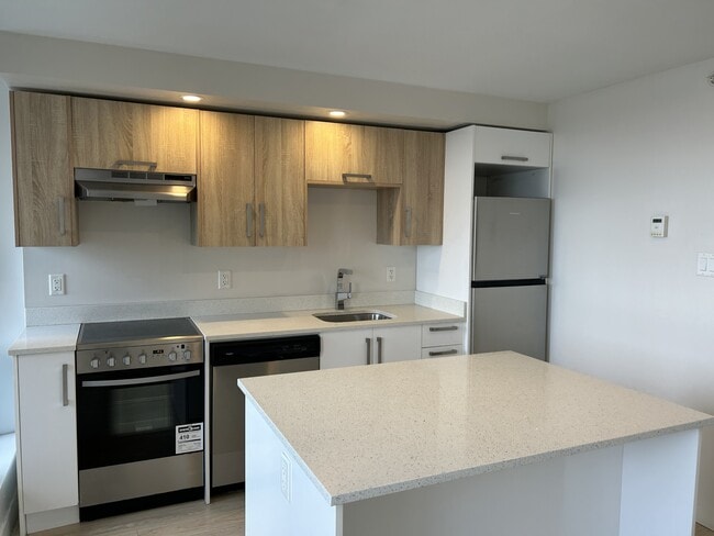 Building Photo - 5633-5633 Fenwick St