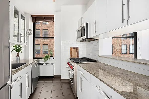 Building Photo - 1 Wall St Court, 1008