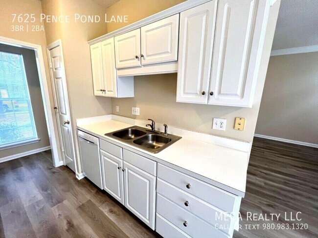 Foto del edificio - 7625 Pence Pond Ln