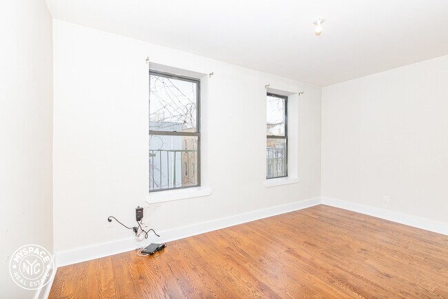 Building Photo - 1657 Summerfield St