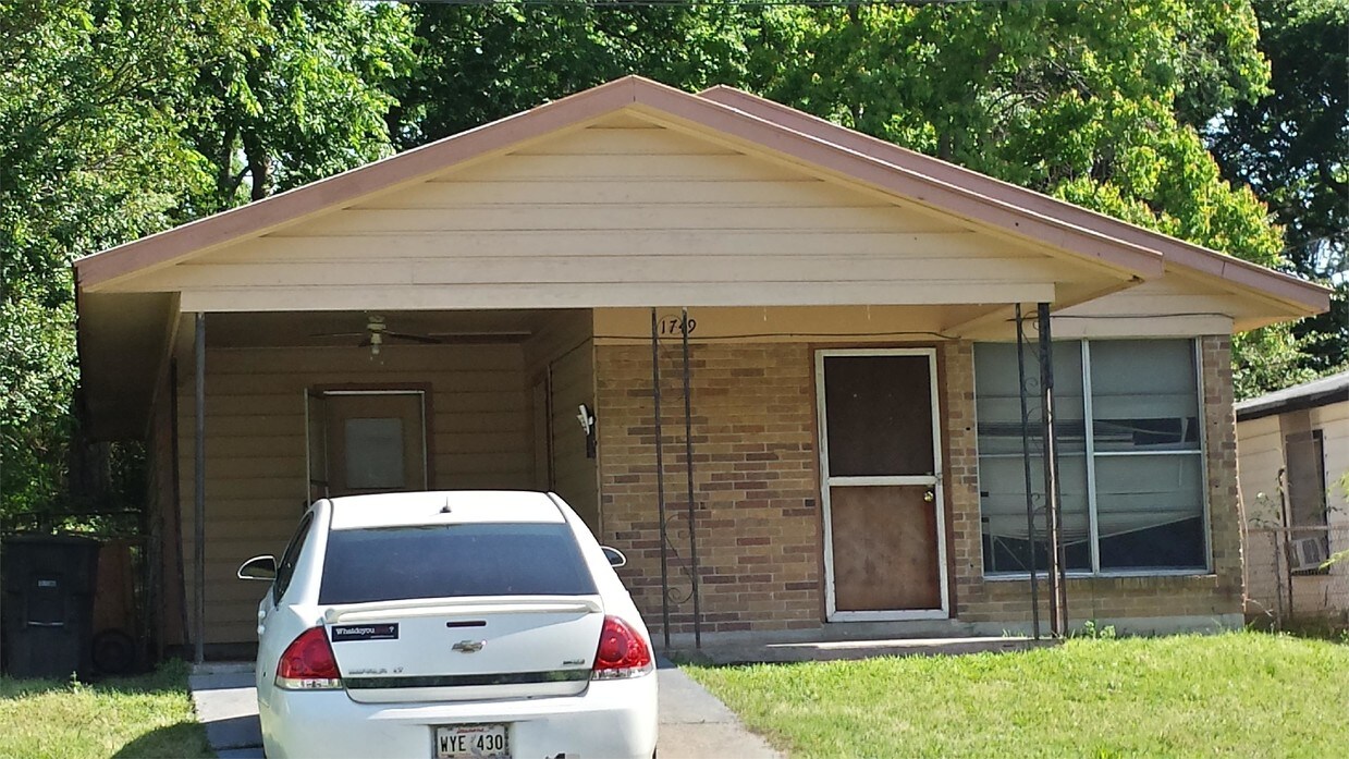 Building Photo - 1749 Patzman St