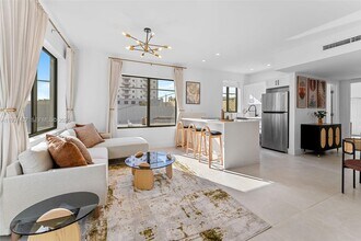 Building Photo - 1144 SW 4th St