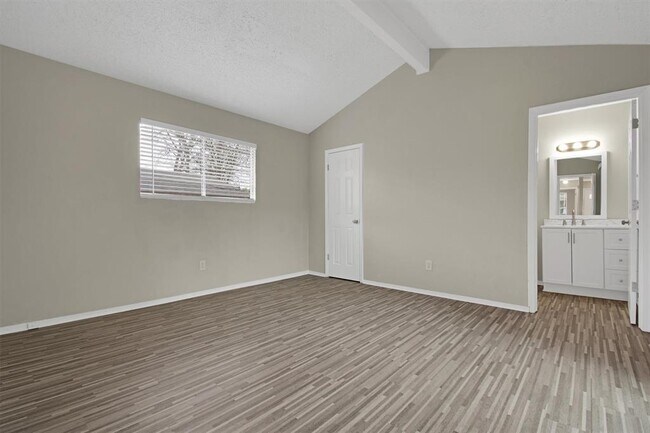 Foto del edificio - 6305 Emerald Forest Dr