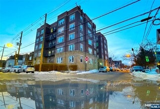 Building Photo - 101 73rd St