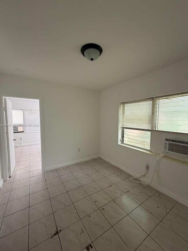 Foto del edificio - 1861 NW 49th St