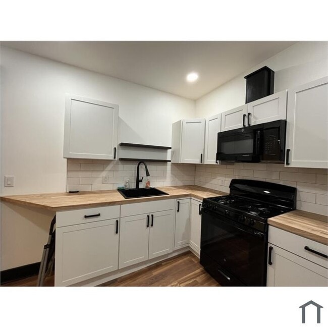 Kitchen #2 - 32 Chapel St