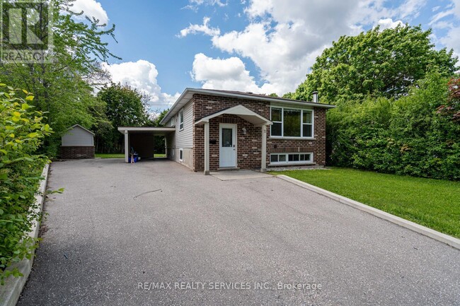Building Photo - 71 Helene Crescent