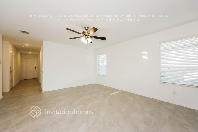 Building Photo - 2401 Ava Dr