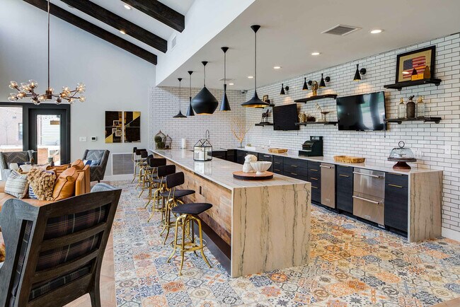 Apartamentos Grandview: casa club y salón para residentes - Grandview Apartments