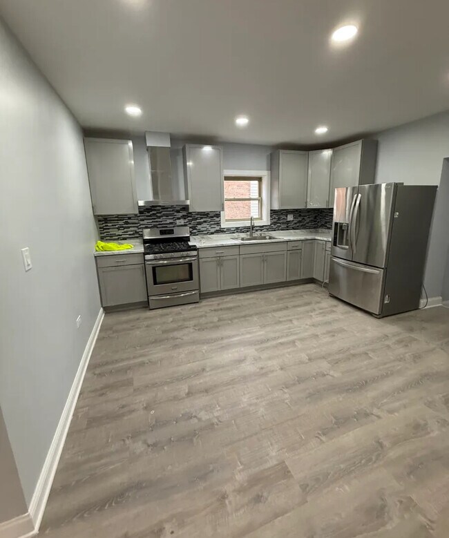 Foto del edificio - 4921 W Addison St