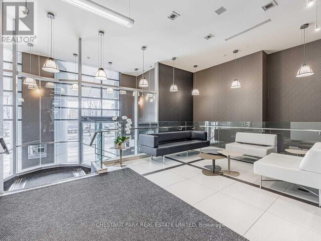 Photo du bâtiment - 380-380 Macpherson Ave