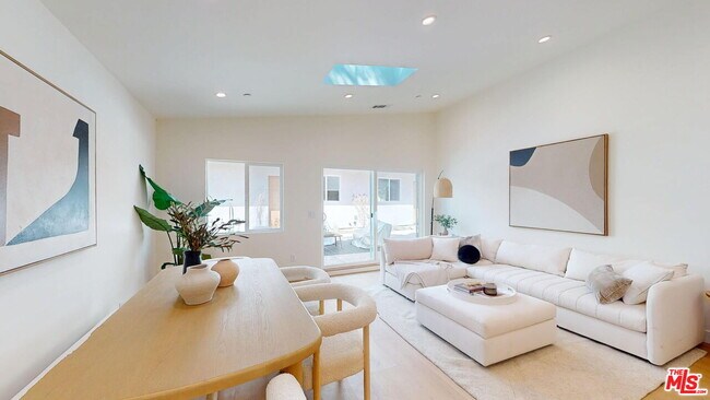 Foto del edificio - 6441 Satsuma Ave