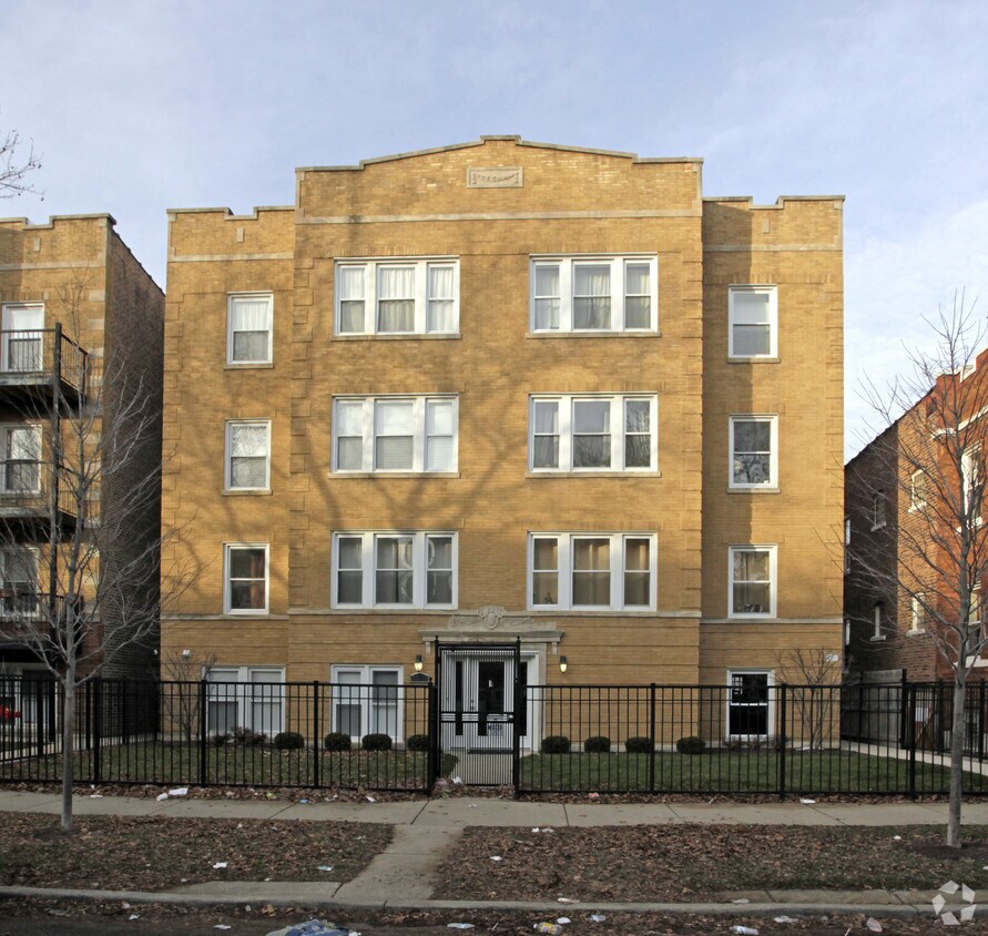 Primary Photo - 6118-6120 N Claremont Ave