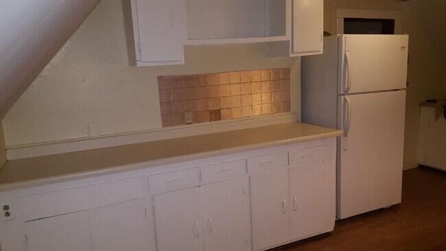 Building Photo - 122 Leland Ave