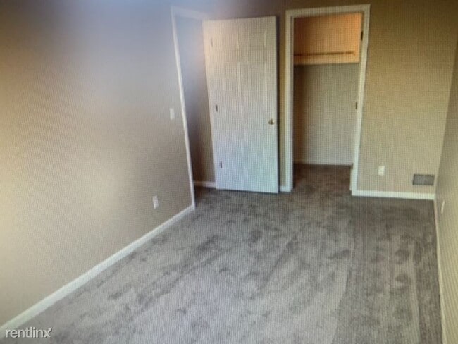 Building Photo - 28193 Raleigh Crescent Dr