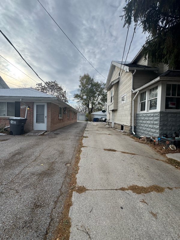 Foto del edificio - 3408 E Manhattan Blvd