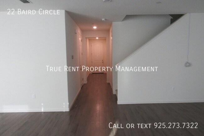 Foto del edificio - Gorgeous 4 Bed, 3 Bath Brentwood Home with...