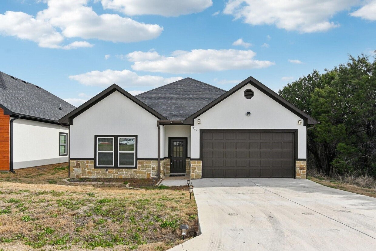 Foto principal - Spacious Custom New Build- 4 Bed 2 Bath Ho...