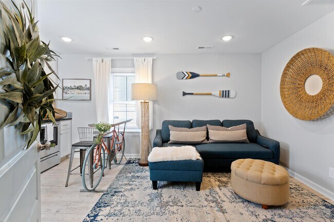 Living Room - 221 W Queen St