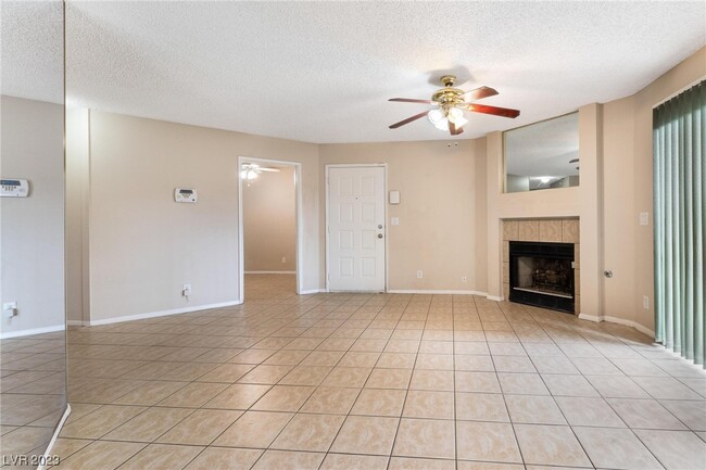 Building Photo - 870 N Sloan Ln
