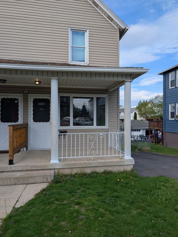 Primary Photo - 1440 St Ann St